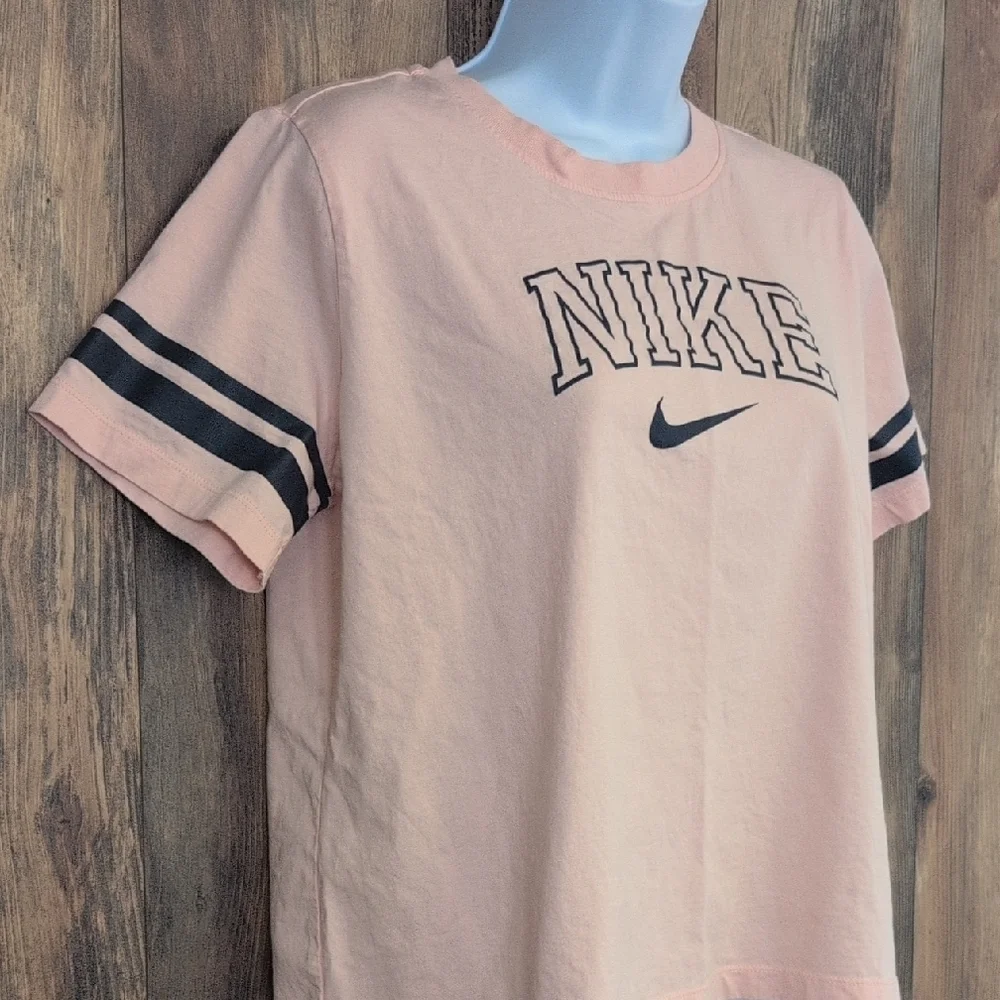 Nike Peach/Navy Blue Short Sleeve Crop Tee with Sporty Stripes L